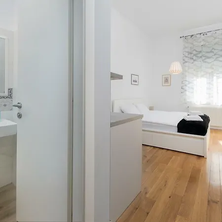 Modern Near Park Zrinjevac Apartment